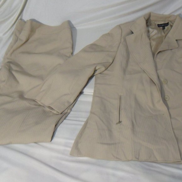 Jessica McClintock Other - womens 2piece suit(Coat and pant) size 16
